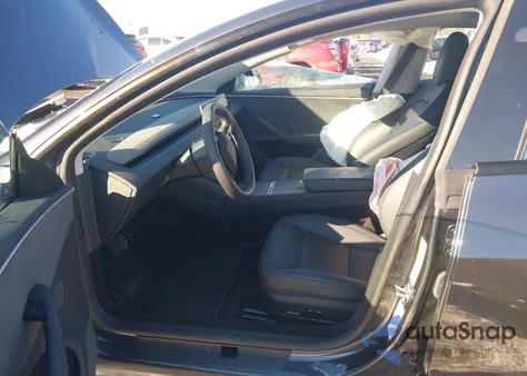 2025 Tesla Model 3 Long Range All-Wheel Drive z USA, uszkodzony, nr VIN 5YJ3E1EB1SF021815